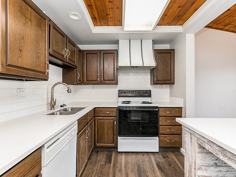 130 Harbet Ave NW — Photo 9