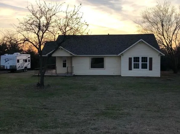 6325 N North St, Marlow, OK 73055