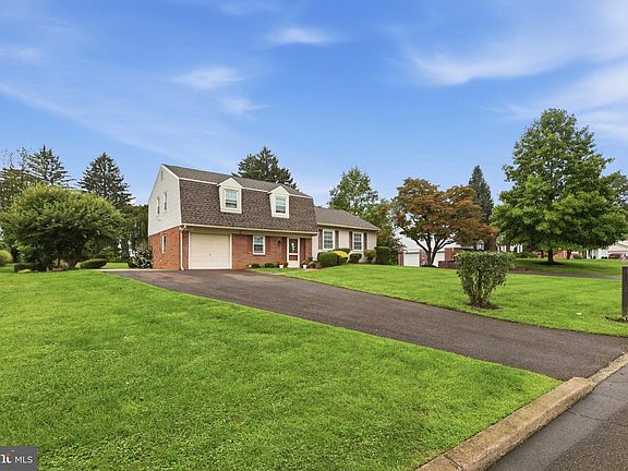 5th image of 83 School House Rd