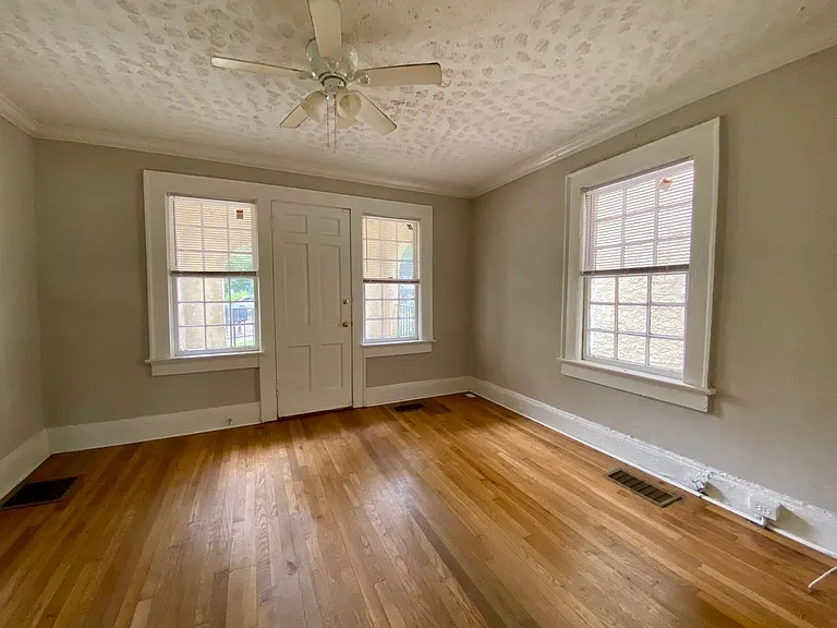 Spanish Oaks Apartment — Photo 9