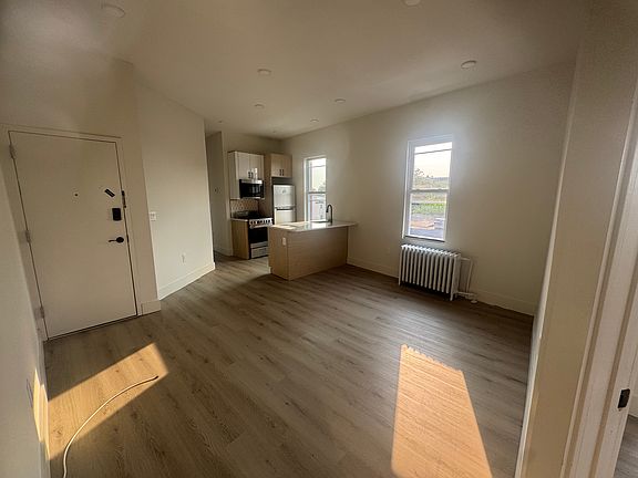 4th image of 530 W Side Ave #L3