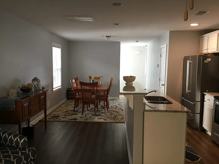 319 Noble Ln — Photo 6