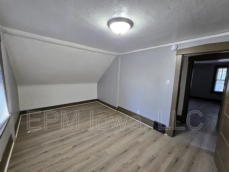 506 Fowler St — Photo 18