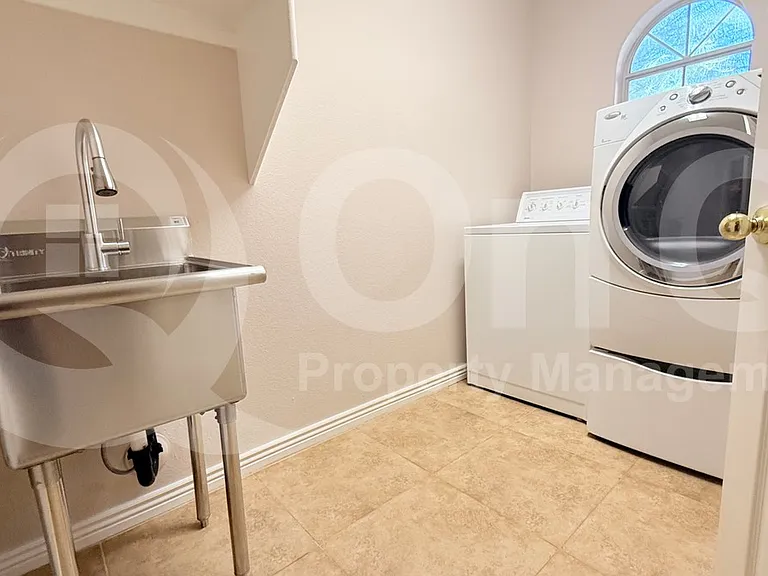 9405 E Presidio Rd — Photo 53