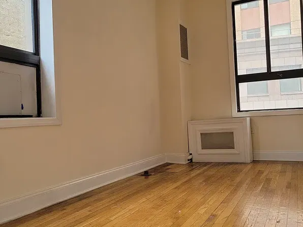 300 W 49th St APT 215, New York, NY 10019