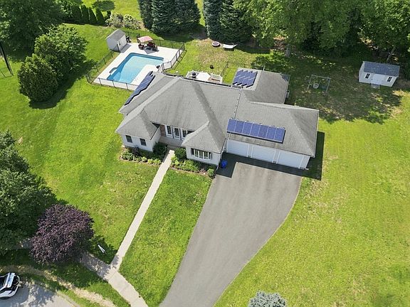 4th image of 67 Abigaile Ln