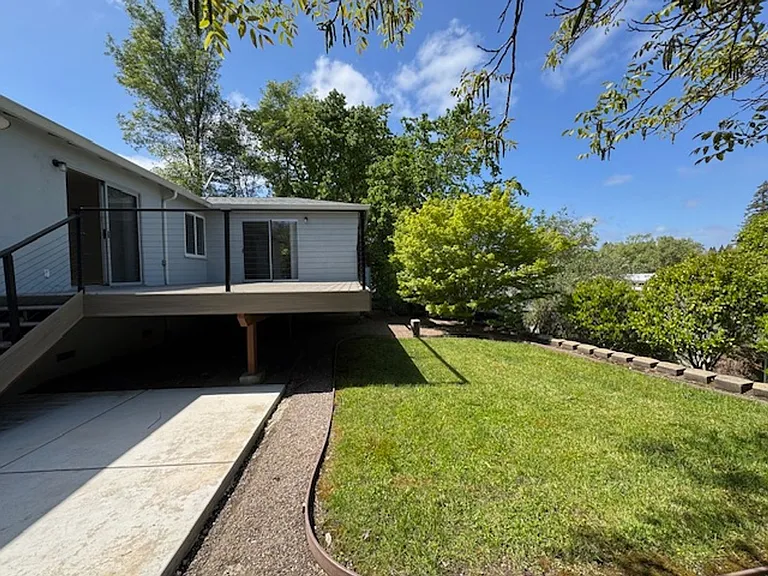 1608 Poplar Dr — Photo 22