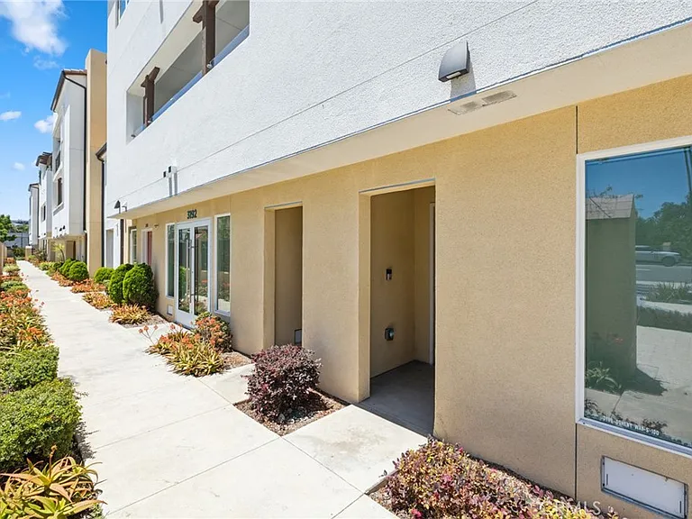 3189 Doheny Way — Photo 7