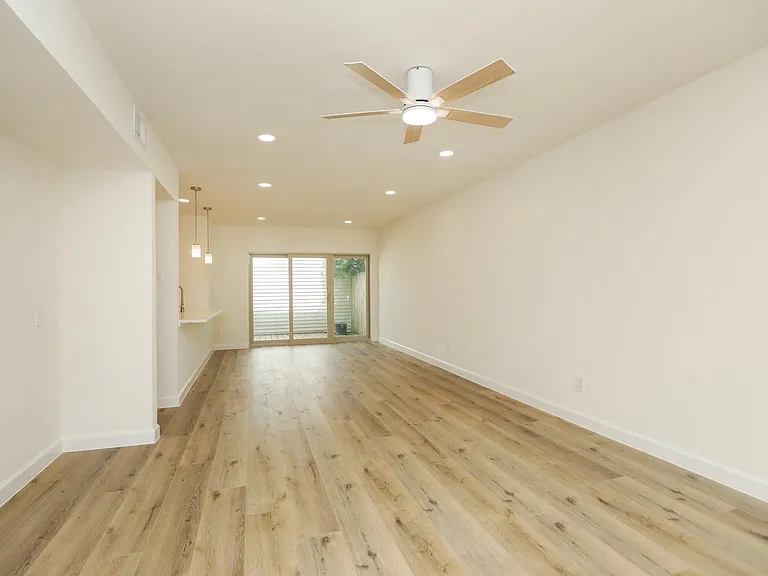 2050 Augusta Dr — Photo 8