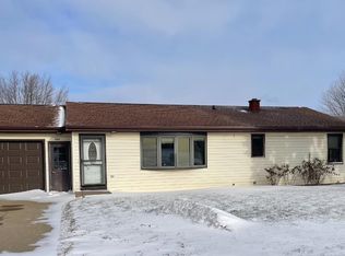 230 Saint Ann Ave, Dickeyville, WI 53808