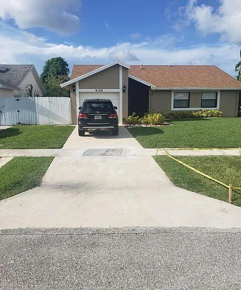 9102 Bedford Dr — Photo 4