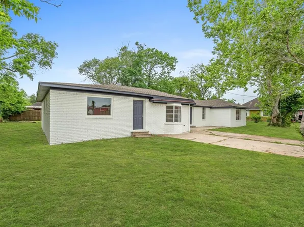 208 Henderson Street, Brazoria, TX 77422