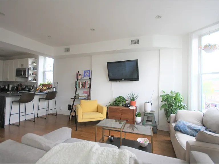 259 Hart St #3 — Photo 4