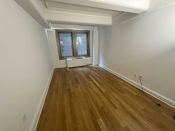 5th image of 101 W 55th St #702