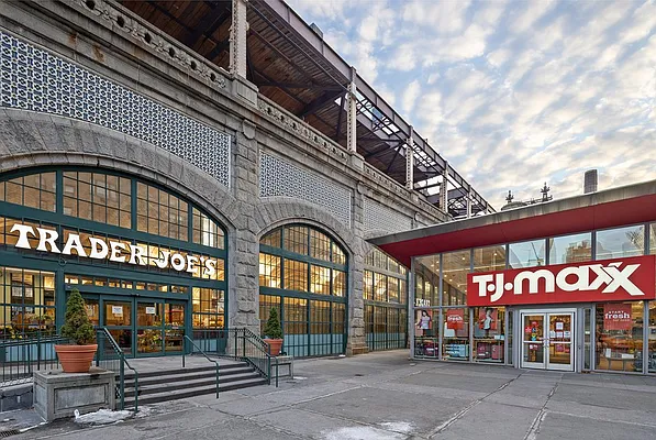 Rented by Manhattan Realty Group | media 14