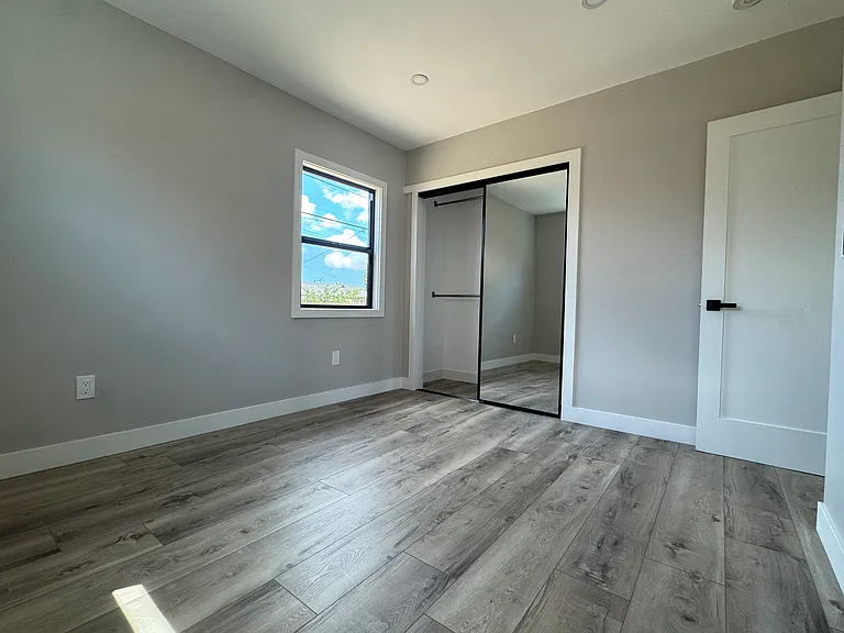 12222 Emrys Ave — Photo 9
