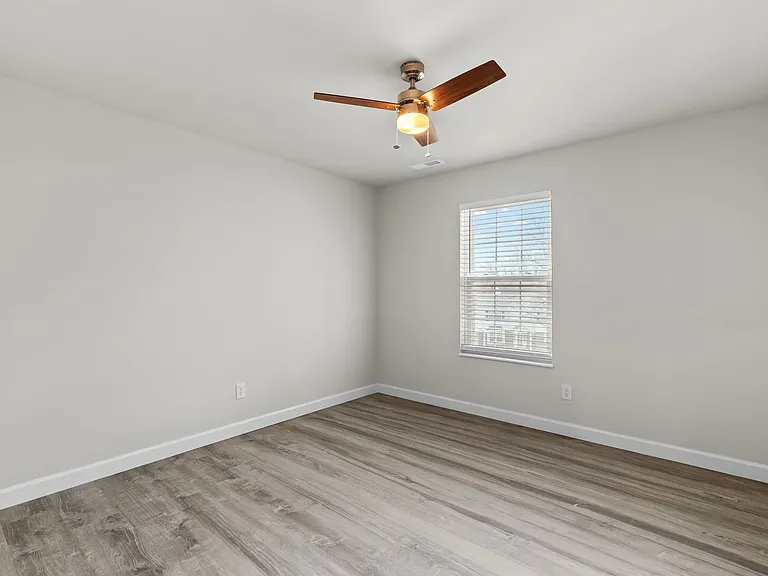 Sherman Square Apartments — Photo 18