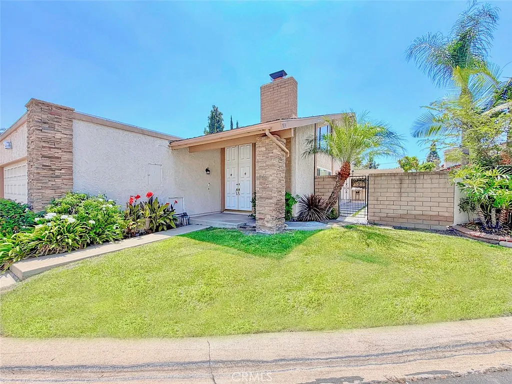 3 bed, 1741 sqft, $4,800 — Photo 1