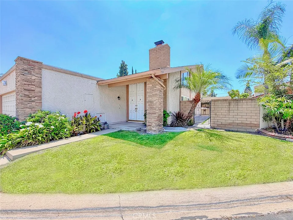 2134 N Pami Cir