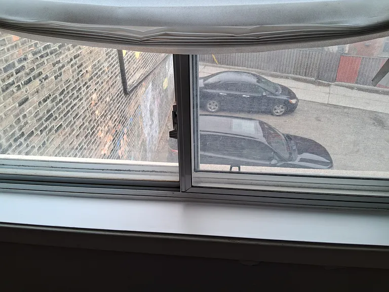1421 Dundas St W — Photo 14