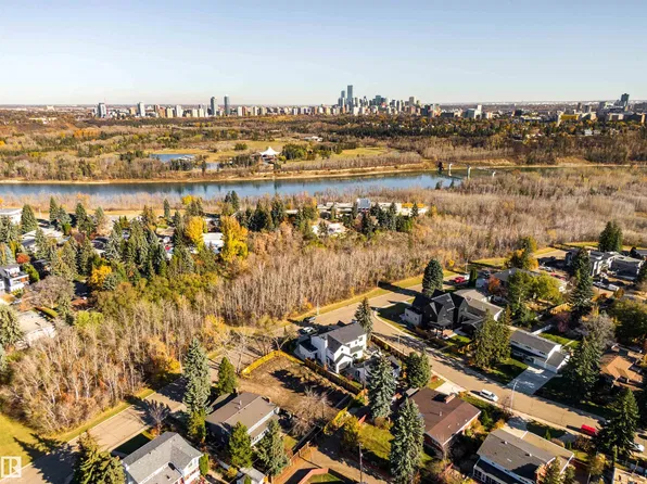 50 Valleyview Cres NW, Edmonton, AB T5R 5S8