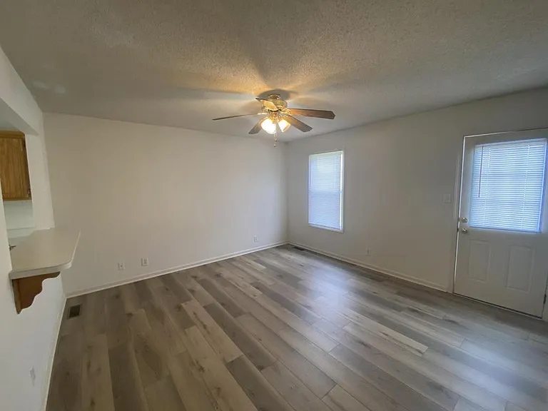 225 Tree Line Dr — Photo 7