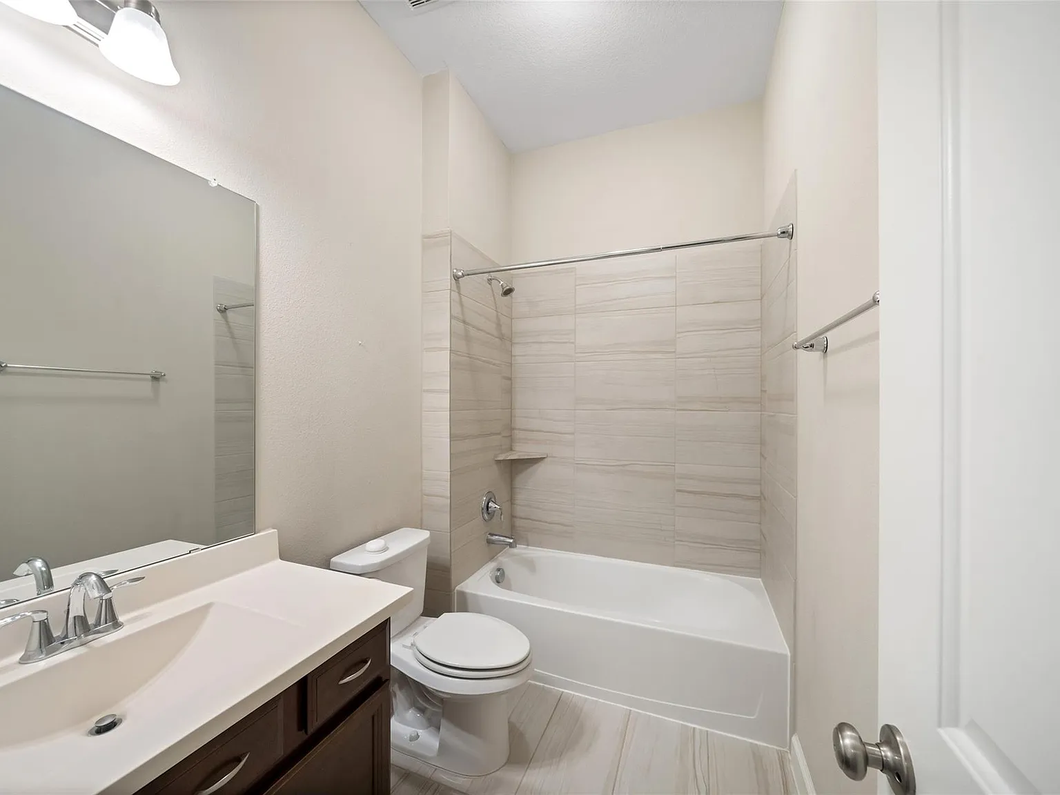 3 bed, 2.0 bath, 1703 sqft, $2,100 — Photo 4