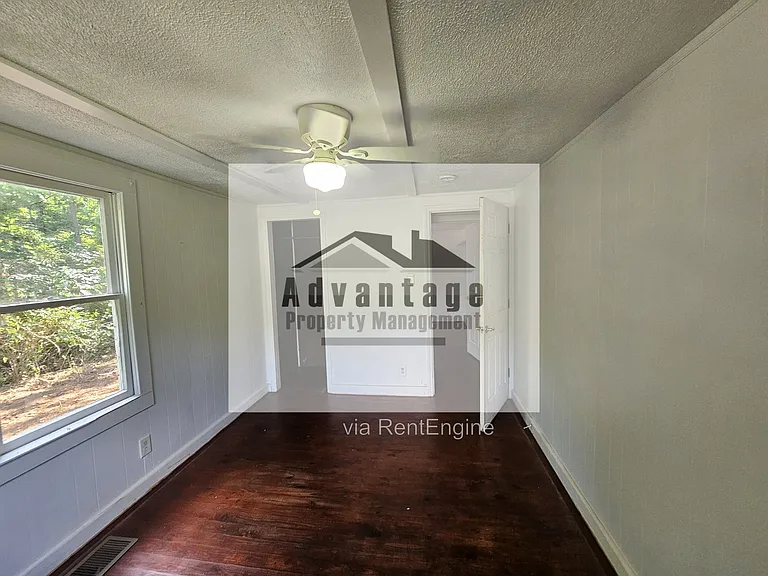 418 E Brooks Ave — Photo 5