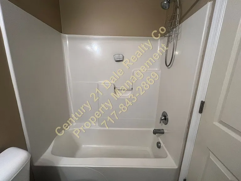 210 Royal Dr — Photo 17