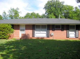 909 Newport Rd, Macon, GA 31210