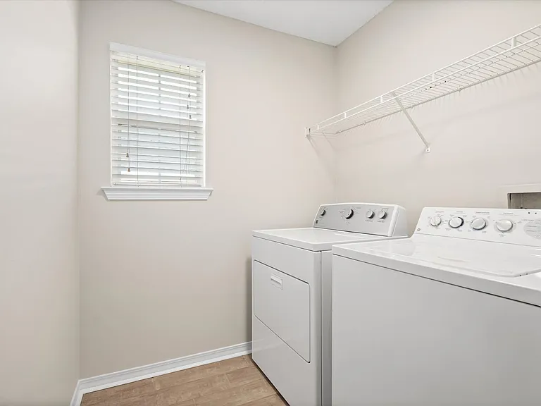 8218 Edgewood Dr — Photo 16