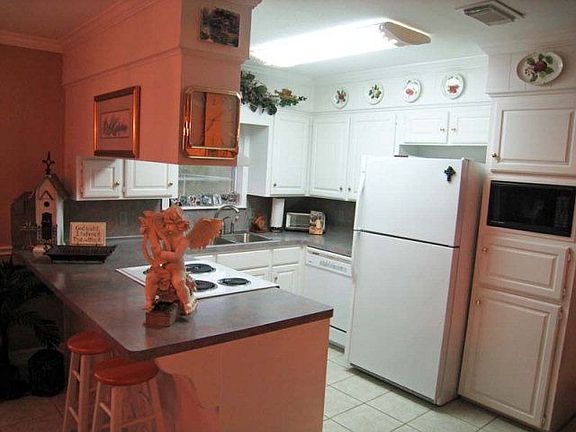 3rd image of 166 Creekwood Dr