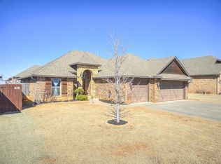 1813 NE 25th St, Moore, OK 73160