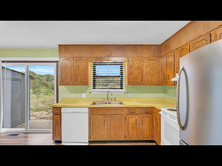 6923 Barter Dr — Photo 7