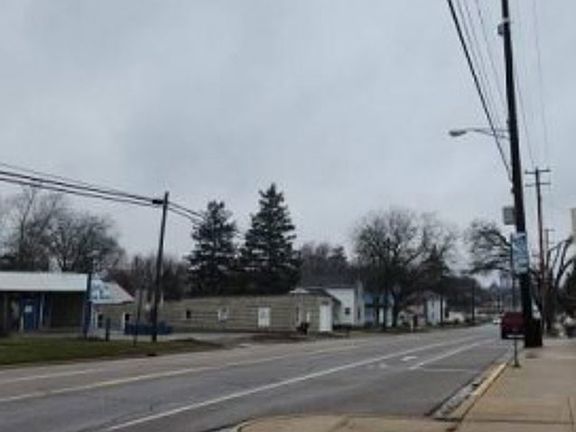 Exterior Neighborhood (street photo)