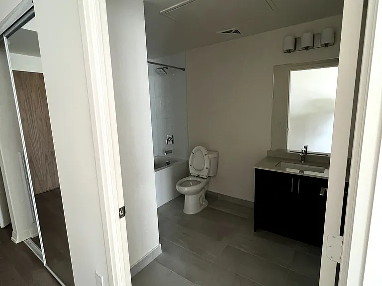 27 Korda Gate #418 — Photo 9