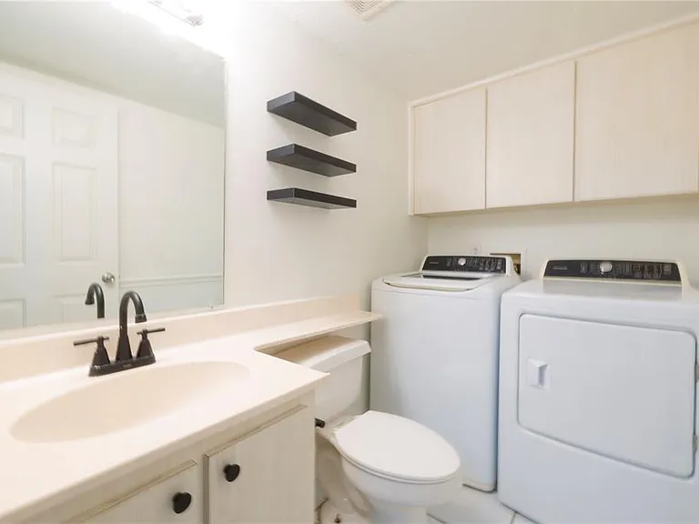 2947 Poplar Ave — Photo 23