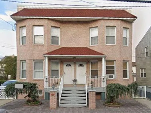 731 Elm St #2R