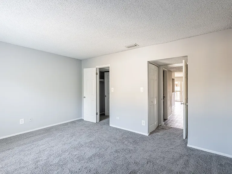 River View Apartments — Photo 27