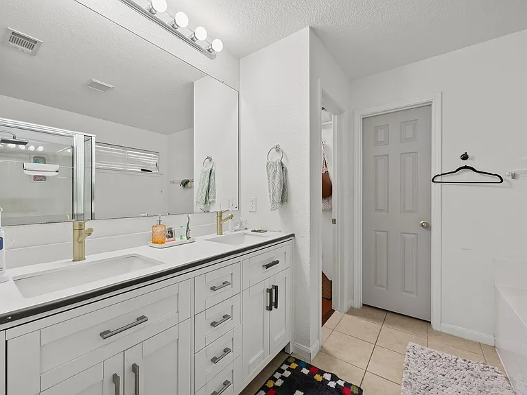 15609 Royal Dublin Dr — Photo 23