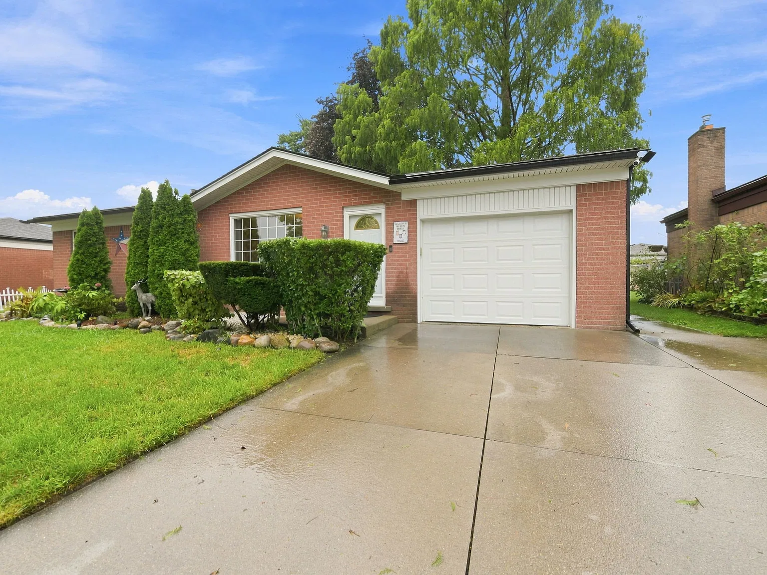 4 bed, 2100 sqft, $1,900 — Photo 2