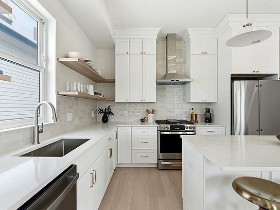 3rd image of 28 Swan Ave #Penthouse