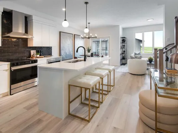 61 E Heritage Park, Cochrane, AB T4C 3G8
