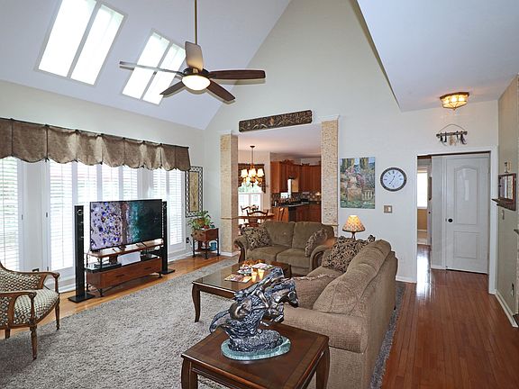 5th image of 1044 Crown River Pkwy
