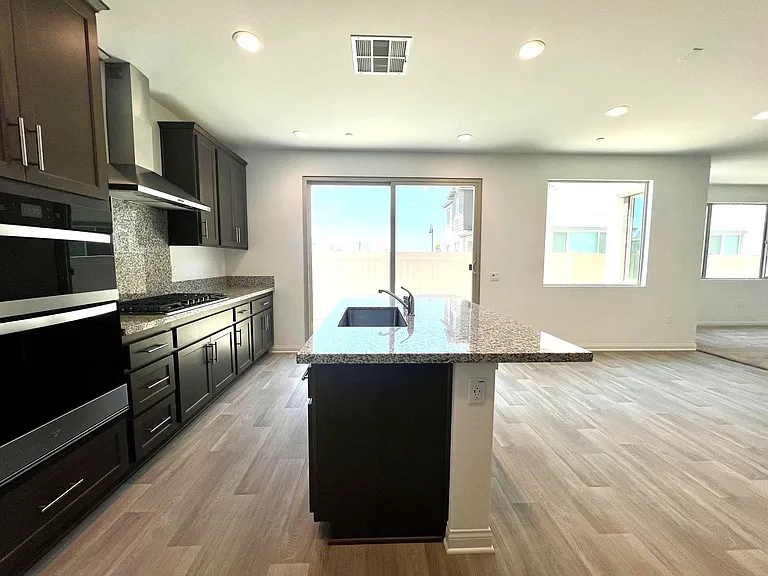 4208 E Flutter Prado — Photo 4