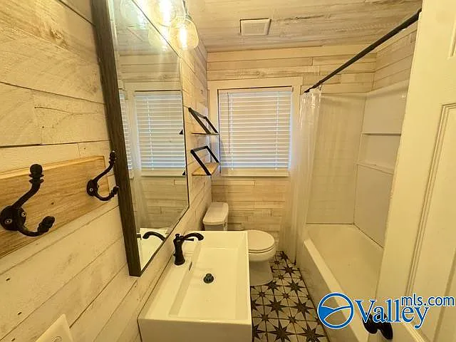1236 Oshaughnessy Ave NE — Photo 36