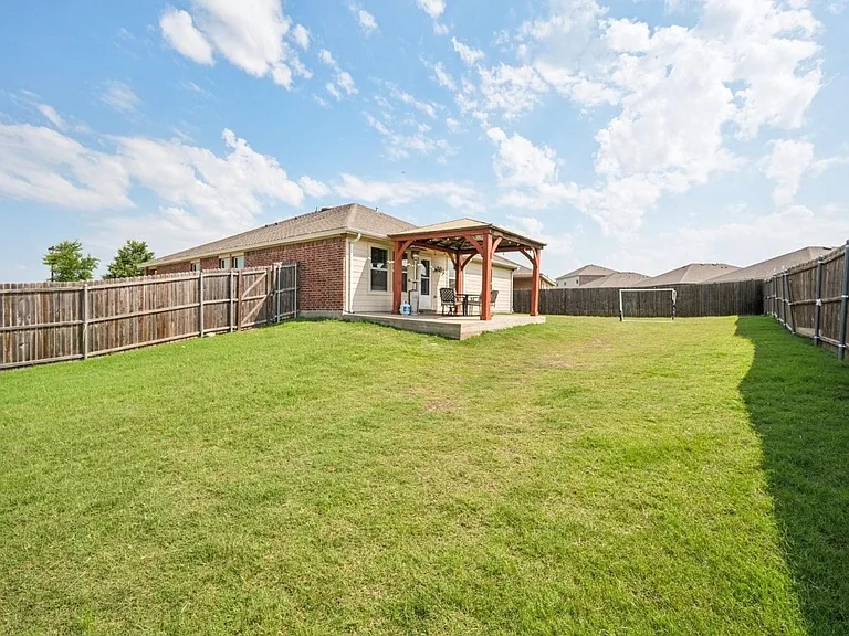 900 Sapphire Dr — Photo 12