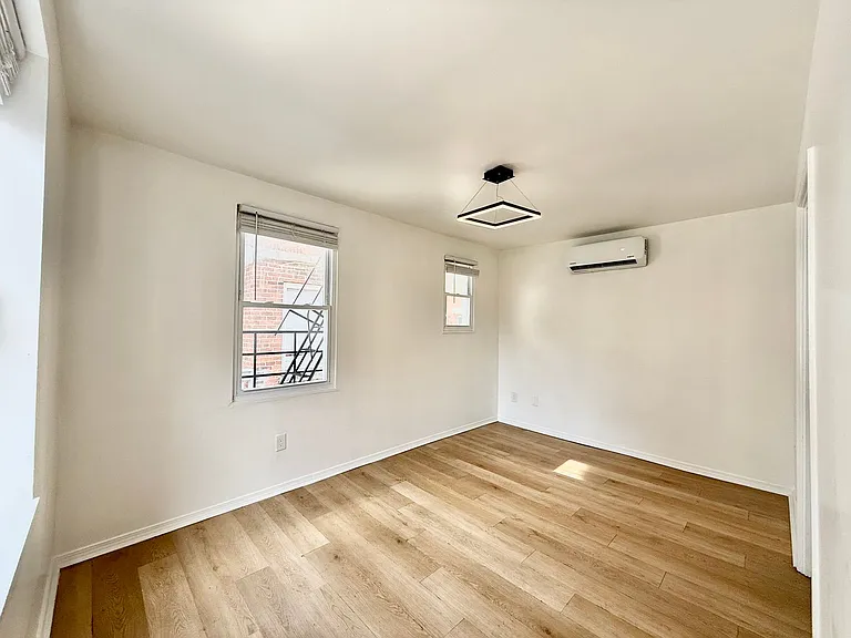 139 E Clifton Ave — Photo 18