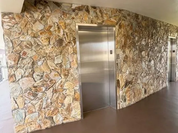 1530 NE 191st St APT 305, Miami, FL 33179