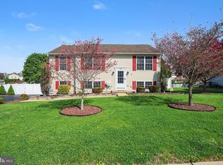 405 Steven Dr, Hallam, PA 17406